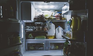 Der Kühlschrank hält unsere Lebensmittel frisch. Ist er aber zu kalt eingestellt, merken wir das auf der Stromrechnung (Symbolbild). - Pixabay Der Kühlschrank hält unsere Lebensmittel frisch. Ist er aber zu kalt eingestellt, merken wir das auf der Stromrechnung (Symbolbild). - Pixabay