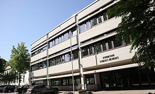 Der Unterricht am Gymnasium in Schloß Neuhaus geht für die anderen Schüler wie gewohnt weiter. - Jens Reddecker Der Unterricht am Gymnasium in Schloß Neuhaus geht für die anderen Schüler wie gewohnt weiter. - Jens Reddecker