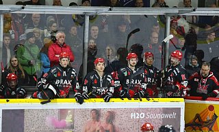 Jetzt gilt es: Die Herforder mit Jan-Niklas Linnenbrügger und Trainer Jeff Job brauchen einen Sieg im Heimspiel gegen Ratingen. - Yvonne Gottschlich Jetzt gilt es: Die Herforder mit Jan-Niklas Linnenbrügger und Trainer Jeff Job brauchen einen Sieg im Heimspiel gegen Ratingen. - Yvonne Gottschlich