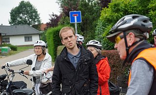 Marlon Simon (Mitte), Leiter der örtlichen Verkehrsbehörde, kennt die Problemzonen der Stadt für Radler - Christian Geisler Marlon Simon (Mitte), Leiter der örtlichen Verkehrsbehörde, kennt die Problemzonen der Stadt für Radler - Christian Geisler