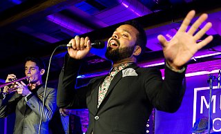 Soul-Sänger Myles Sanko, hier bei einem Konzert im Schiller, wird das erste Konzert des Musik Kontors im Wohnzimmer spielen. Termin ist der 6. November. - Ralf Bittner Soul-Sänger Myles Sanko, hier bei einem Konzert im Schiller, wird das erste Konzert des Musik Kontors im Wohnzimmer spielen. Termin ist der 6. November. - Ralf Bittner