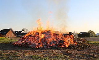 Osterfeuer des Vereinsrings Obernbeck im Jahr 2019. - Gabriele Freimuth Osterfeuer des Vereinsrings Obernbeck im Jahr 2019. - Gabriele Freimuth
