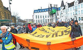 Mehr als 200 Menschen versammelten sich in der City zum Protest. - Sarah Jonek Mehr als 200 Menschen versammelten sich in der City zum Protest. - Sarah Jonek