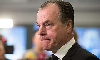 Auch nach der Entscheidung, die Ämter bei Schalke ruhen zu lassen, geht die Debatte um Tönnies weiter. - picture alliance / SvenSimon Auch nach der Entscheidung, die Ämter bei Schalke ruhen zu lassen, geht die Debatte um Tönnies weiter. - picture alliance / SvenSimon