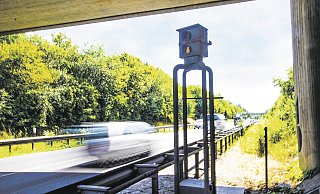 Der einzige Blitzer im Bünder Land: Die Radarkontrolle an der B239 - unter der Fiemerstraße - in Kirchlengern. - Niklas Krämer Der einzige Blitzer im Bünder Land: Die Radarkontrolle an der B239 - unter der Fiemerstraße - in Kirchlengern. - Niklas Krämer