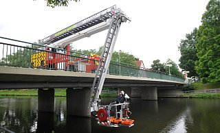 Das 2012 angeschaffte Hubrettungsfahrzeug TLK 32 mit seiner Kombination aus Teleskopmast und Drehleiter war zwar extrem beweglich aber unzuverlässig und wird durch eine "klassische" Drehleiter ersetzt. - ralf bittner, www.f2-fotografie.de Das 2012 angeschaffte Hubrettungsfahrzeug TLK 32 mit seiner Kombination aus Teleskopmast und Drehleiter war zwar extrem beweglich aber unzuverlässig und wird durch eine "klassische" Drehleiter ersetzt. - ralf bittner, www.f2-fotografie.de