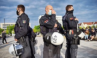 Nach dem Tumult am Kesselbrink ging es vor Gericht um die Frage: Darf die Polizei auf dem Kesselbrink ohne Angabe von Gründen Personen kontrollieren? - Barbara Franke Nach dem Tumult am Kesselbrink ging es vor Gericht um die Frage: Darf die Polizei auf dem Kesselbrink ohne Angabe von Gründen Personen kontrollieren? - Barbara Franke