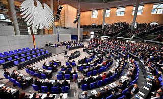 15 Abgeordnete aus OWL werden im neuen Bundestag Platz nehmen. Andere Regionen sind aber viel stärker dort vertreten. - AFP 15 Abgeordnete aus OWL werden im neuen Bundestag Platz nehmen. Andere Regionen sind aber viel stärker dort vertreten. - AFP