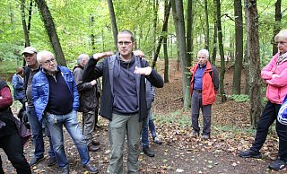 Christoph Münter berichtete den Teilnehmern vom geplanten Verlauf einer der Varianten. - Björn Kenter Christoph Münter berichtete den Teilnehmern vom geplanten Verlauf einer der Varianten. - Björn Kenter