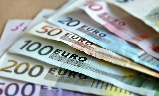 Wer ohne Bargeld nicht auskommen möchte, könne den Bargeldbringservice der Sparkasse nutzen. - Pixabay (Symbolfoto) Wer ohne Bargeld nicht auskommen möchte, könne den Bargeldbringservice der Sparkasse nutzen. - Pixabay (Symbolfoto)