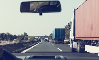 Die Regelung gilt auch für Leerfahrten, aber „bis auf weiteres" nicht für Großraum- und Schwertransporte. - Pixabay Die Regelung gilt auch für Leerfahrten, aber „bis auf weiteres" nicht für Großraum- und Schwertransporte. - Pixabay