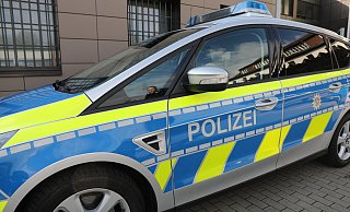 Die Polizei sucht Zeugen, die Hinweise auf den schwarzen Mercedes geben können. - Simone Flörke Die Polizei sucht Zeugen, die Hinweise auf den schwarzen Mercedes geben können. - Simone Flörke