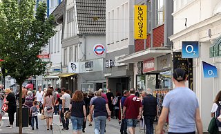 Die Geschäfte in der Herforder Fußgängerzone sollen auch an bestimmten Sonntagen wieder öffnen dürfen. - Frank-Michael Kiel-Steinkamp Die Geschäfte in der Herforder Fußgängerzone sollen auch an bestimmten Sonntagen wieder öffnen dürfen. - Frank-Michael Kiel-Steinkamp