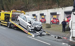 Der BMW wird gerade abgeschleppt. - Anastasia von Fugler Der BMW wird gerade abgeschleppt. - Anastasia von Fugler