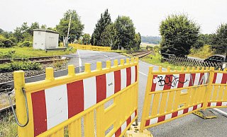 Gesperrt: Der Bahnübergang bei Ottbergen. - Mathias Brüggemann Gesperrt: Der Bahnübergang bei Ottbergen. - Mathias Brüggemann