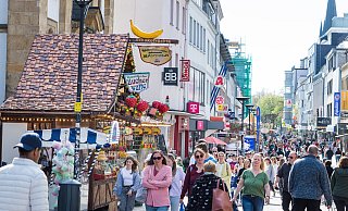 Noch bis Samstag stehen die Kirmesbuden zur Frühlingsmeile in der Paderborner Innenstadt. - Lena Henning Noch bis Samstag stehen die Kirmesbuden zur Frühlingsmeile in der Paderborner Innenstadt. - Lena Henning