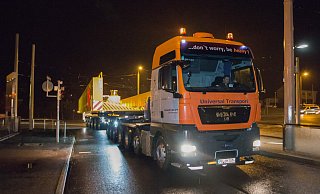 Nachts unterwegs: Die erste Etappe hatte der Transport am Donnerstag bereits gemeistert. - Foto: Universal Transport Michels GmbH & Co. KG Nachts unterwegs: Die erste Etappe hatte der Transport am Donnerstag bereits gemeistert. - Foto: Universal Transport Michels GmbH & Co. KG