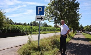 Auf dem Maisfeld an der Bültestraße soll der Ladepark gebaut werden. Das Gelände befindet sich gegenüber dem Parkplatz der Aqua Magica. - Heidi Froreich Auf dem Maisfeld an der Bültestraße soll der Ladepark gebaut werden. Das Gelände befindet sich gegenüber dem Parkplatz der Aqua Magica. - Heidi Froreich