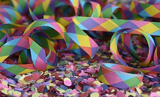 Auf Konfetti und Luftschlangen müssen "Alle unter einem Hut" künftig verzichten. - Pixabay Auf Konfetti und Luftschlangen müssen "Alle unter einem Hut" künftig verzichten. - Pixabay