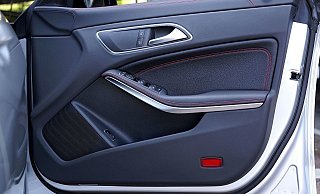 Im Vorbeifahren erfasste der Audi der 35-Jährigen die leicht geöffnete Tür des geparkten Autos. Sie fuhr trotzdem ungerührt weiter. - Symbolfoto: pixabay / Creative Commons Im Vorbeifahren erfasste der Audi der 35-Jährigen die leicht geöffnete Tür des geparkten Autos. Sie fuhr trotzdem ungerührt weiter. - Symbolfoto: pixabay / Creative Commons