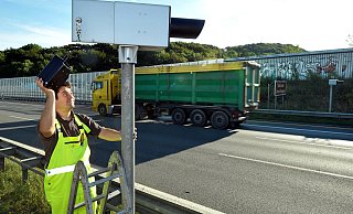 Die Blitzanlage auf der Autobahn A 2 am Bielefelder Berg wird repariert. - Archivfoto: Christian Weische Die Blitzanlage auf der Autobahn A 2 am Bielefelder Berg wird repariert. - Archivfoto: Christian Weische
