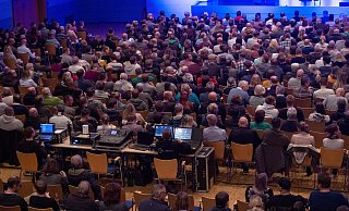 2019 saßen die Zuschauer noch dicht gedrängt beim Auftritt von Stand-up-Comedian Markus Krebs im Stadtgarten in Bünde. - Noah Wedel 2019 saßen die Zuschauer noch dicht gedrängt beim Auftritt von Stand-up-Comedian Markus Krebs im Stadtgarten in Bünde. - Noah Wedel
