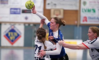 Aufstieg, Abstieg, Goldene Ananas: Die TuS-97-Frauen mit Maike Hüttemann haben in der Oberliga diverse Möglichkeiten. Foto: Unger - Peter Unger Aufstieg, Abstieg, Goldene Ananas: Die TuS-97-Frauen mit Maike Hüttemann haben in der Oberliga diverse Möglichkeiten. Foto: Unger - Peter Unger