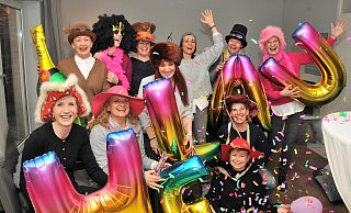 Die Wonder Girls werden in diesem Jahr zum dritten Mal mit einer knapp 30-köpfigen Fußgruppe am Rosenmontagsumzug teilnehmen. Der Spaß am Karneval verbindet die Frauen, die sich größtenteils bis vor vier Jahren noch gar nicht kannten. - Waltraud Leskovsek Die Wonder Girls werden in diesem Jahr zum dritten Mal mit einer knapp 30-köpfigen Fußgruppe am Rosenmontagsumzug teilnehmen. Der Spaß am Karneval verbindet die Frauen, die sich größtenteils bis vor vier Jahren noch gar nicht kannten. - Waltraud Leskovsek