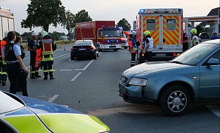 Zwei Menschen wurden verletzt, als als ein Audi beim Abbiegen von der Scharmeder auf die Paderborner Straße die Vorfahrt missachtete. - Ralph Meyer Zwei Menschen wurden verletzt, als als ein Audi beim Abbiegen von der Scharmeder auf die Paderborner Straße die Vorfahrt missachtete. - Ralph Meyer