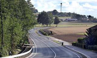 Die Landstraße L860 (ehemals B61) zwischen Herford und Löhne sieht - hier mit Blick Richtung Sender - soll Freitag freigegeben werden. - Frank-Michael Kiel-Steinkamp Die Landstraße L860 (ehemals B61) zwischen Herford und Löhne sieht - hier mit Blick Richtung Sender - soll Freitag freigegeben werden. - Frank-Michael Kiel-Steinkamp