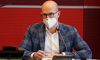 Zeigte sich zerknirscht: Krisenstabsleiter Ingo Nürnberger räumte Fehler bei der Corona-Meldung ein und gelobte Besserung. - Peter Unger Zeigte sich zerknirscht: Krisenstabsleiter Ingo Nürnberger räumte Fehler bei der Corona-Meldung ein und gelobte Besserung. - Peter Unger