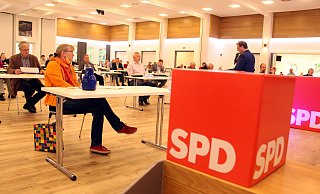 Bei der Kreisdelegiertenkonferenz am 6. Juni in der Steinheimer Stadthalle wurde eine neue Kandidatenliste erstellt - Mitglieder der "alten Garde" finden sich zumeist auf wenig aussichtsreichen Listenplätzen. - Burkhard Battran Bei der Kreisdelegiertenkonferenz am 6. Juni in der Steinheimer Stadthalle wurde eine neue Kandidatenliste erstellt - Mitglieder der "alten Garde" finden sich zumeist auf wenig aussichtsreichen Listenplätzen. - Burkhard Battran