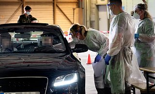 Das Drive-In-Testzentrum des Kreises Gütersloh auf dem ehemaligen Militärflughafen an der Marienfelder Straße schließt am Mittwochabend um20 Uhr seine Pforten. - Andreas Frücht Das Drive-In-Testzentrum des Kreises Gütersloh auf dem ehemaligen Militärflughafen an der Marienfelder Straße schließt am Mittwochabend um20 Uhr seine Pforten. - Andreas Frücht