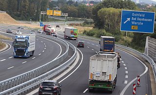 Ausfahrt erlaubt: Im Löhner Kreuz ist nun auch der Weg Richtung Kanalstraße in Bad Oeynhausen frei. - Jörg Stuke Ausfahrt erlaubt: Im Löhner Kreuz ist nun auch der Weg Richtung Kanalstraße in Bad Oeynhausen frei. - Jörg Stuke