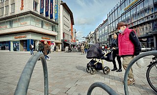 Blick auf den neuen Jahnplatz: Er wirkt heller und einladender. - Barbara Franke Blick auf den neuen Jahnplatz: Er wirkt heller und einladender. - Barbara Franke