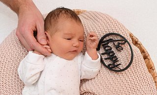 Die kleine Rosalie kam am 25. Dezember 2022 im Klinikum Gütersloh zur Welt. - Klinikum Gütersloh Die kleine Rosalie kam am 25. Dezember 2022 im Klinikum Gütersloh zur Welt. - Klinikum Gütersloh
