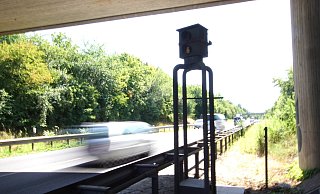 An der viel befahrenen B 239 gibt es mehrere stationäre Blitzer – hier der in Kirchlengern. - Niklas Krämer An der viel befahrenen B 239 gibt es mehrere stationäre Blitzer – hier der in Kirchlengern. - Niklas Krämer
