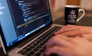 Fundamentale Christen machen gegen den Islam, Homosexualität und gegen Corona-Schutzmaßnahmen mobil. Manche tun das in der Anonymität des Internet, eine Frau aus Espelkamp ganz offen. - Pixabay (Symbolbild) Fundamentale Christen machen gegen den Islam, Homosexualität und gegen Corona-Schutzmaßnahmen mobil. Manche tun das in der Anonymität des Internet, eine Frau aus Espelkamp ganz offen. - Pixabay (Symbolbild)
