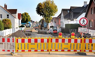 Die Erneuerung der Salzufler Straße zwischen Möbelfabrik Knake und Wiesestraße soll bis Ende November, spätestens Ende der Jahres abgeschlossen sein. - Frank-Michael Kiel-Steinkamp Die Erneuerung der Salzufler Straße zwischen Möbelfabrik Knake und Wiesestraße soll bis Ende November, spätestens Ende der Jahres abgeschlossen sein. - Frank-Michael Kiel-Steinkamp