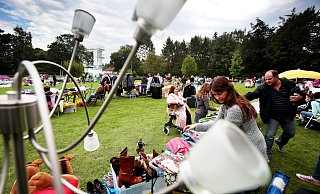 Am Samstag findet noch einmal der Kinder- und Familien-Flohmarkt sowie das Schaufahren der Schiffsmodelle statt. Am Sonntag wird mit Klamotten geschwommen und um 20 Uhr mit dem Hundeschwimmen (Beginn 18 Uhr) abgeschlossen. - www.gerald-dunkel.com Am Samstag findet noch einmal der Kinder- und Familien-Flohmarkt sowie das Schaufahren der Schiffsmodelle statt. Am Sonntag wird mit Klamotten geschwommen und um 20 Uhr mit dem Hundeschwimmen (Beginn 18 Uhr) abgeschlossen. - www.gerald-dunkel.com