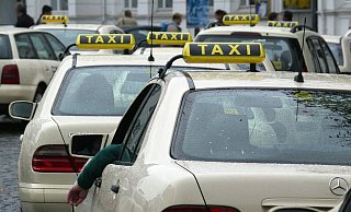 Der Fahrgast rastete komplett aus und schlug zu, als er den Preis auf dem Taxameter erblickte. - Andreas Frücht (Symbolbild) Der Fahrgast rastete komplett aus und schlug zu, als er den Preis auf dem Taxameter erblickte. - Andreas Frücht (Symbolbild)