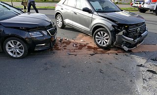 Durch den heftigen Zusammenprall lösten in beiden Wagen die Airbags aus. - Ralph Meyer Durch den heftigen Zusammenprall lösten in beiden Wagen die Airbags aus. - Ralph Meyer