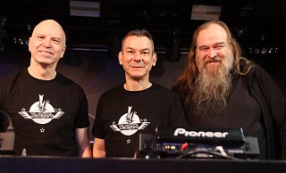 Die ehemaligen Dj´s des Helleparks feiern Revival (v.l.n.r.): Thomas (62), Martin (63) und GeeKay (62). - Claus Frickemeier Die ehemaligen Dj´s des Helleparks feiern Revival (v.l.n.r.): Thomas (62), Martin (63) und GeeKay (62). - Claus Frickemeier