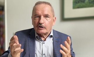 Höxters VHS-Leiter Rainer Schwiete geht in den Ruhestand. - Ralf T. Mischer Höxters VHS-Leiter Rainer Schwiete geht in den Ruhestand. - Ralf T. Mischer