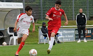 Guter Vorlagengeber: Theesens Amin Lamdaghri (l.) hätte gegen die Hammer SpVg. fast ein Tor vorbereitet. Foto: Peter Unger - Peter Unger Guter Vorlagengeber: Theesens Amin Lamdaghri (l.) hätte gegen die Hammer SpVg. fast ein Tor vorbereitet. Foto: Peter Unger - Peter Unger