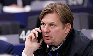 AfD-Politiker Maximilian Krah zieht sich aus dem Bundesvorstand der Partei zurück. - Jean-Francois Badias/AP/dpa AfD-Politiker Maximilian Krah zieht sich aus dem Bundesvorstand der Partei zurück. - Jean-Francois Badias/AP/dpa