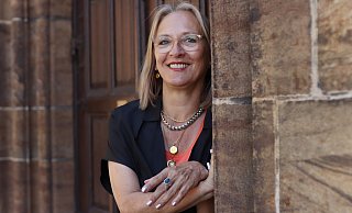 Carla Berling kommt mit ihrem Roman "Die Akte Schneeweiß", den sie unter Pseudonym veröffentlich hat, zur Lesung in die Rehmer Kirche. - Privat Carla Berling kommt mit ihrem Roman "Die Akte Schneeweiß", den sie unter Pseudonym veröffentlich hat, zur Lesung in die Rehmer Kirche. - Privat
