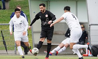 Inzwischen pünktlich beim Gegenspieler: Die Hillegosser Kicker, hier Ufuk Karakilic (l.) und Milad Sulhdost (r.) im März gegen den TuS Eintracht, haben sich stark verbessert. Foto: P. Unger - Peter Unger Inzwischen pünktlich beim Gegenspieler: Die Hillegosser Kicker, hier Ufuk Karakilic (l.) und Milad Sulhdost (r.) im März gegen den TuS Eintracht, haben sich stark verbessert. Foto: P. Unger - Peter Unger