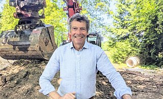 Marcus Graf von Oeynhausen-Sierstorpff ist mit dem Verlauf der großen Tiefbaumaßnahme im Gräflichen Park äußerst zufrieden. - Burkhard Battran Marcus Graf von Oeynhausen-Sierstorpff ist mit dem Verlauf der großen Tiefbaumaßnahme im Gräflichen Park äußerst zufrieden. - Burkhard Battran