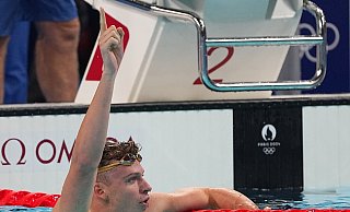 Léon Marchand ist auch ein Jahr nach Olympia sehr stark. - Michael Kappeler/dpa Léon Marchand ist auch ein Jahr nach Olympia sehr stark. - Michael Kappeler/dpa
